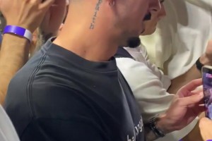登哥也太宠粉了！直接赠予原味签名球鞋，给小球迷激动坏了
