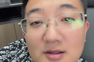 解说老郑：湖人这赛季常规赛成绩不会太差，虽然老詹走了，但他们还有俩大杀器